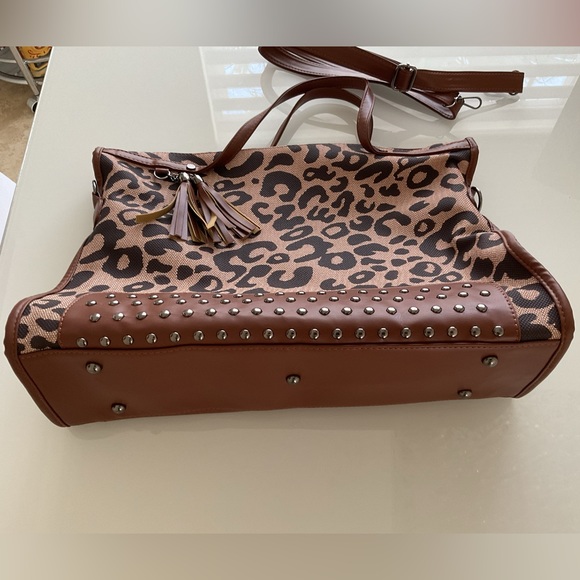 NWT - On Sale!! Leopard Tote Bag - Picture 5 of 8